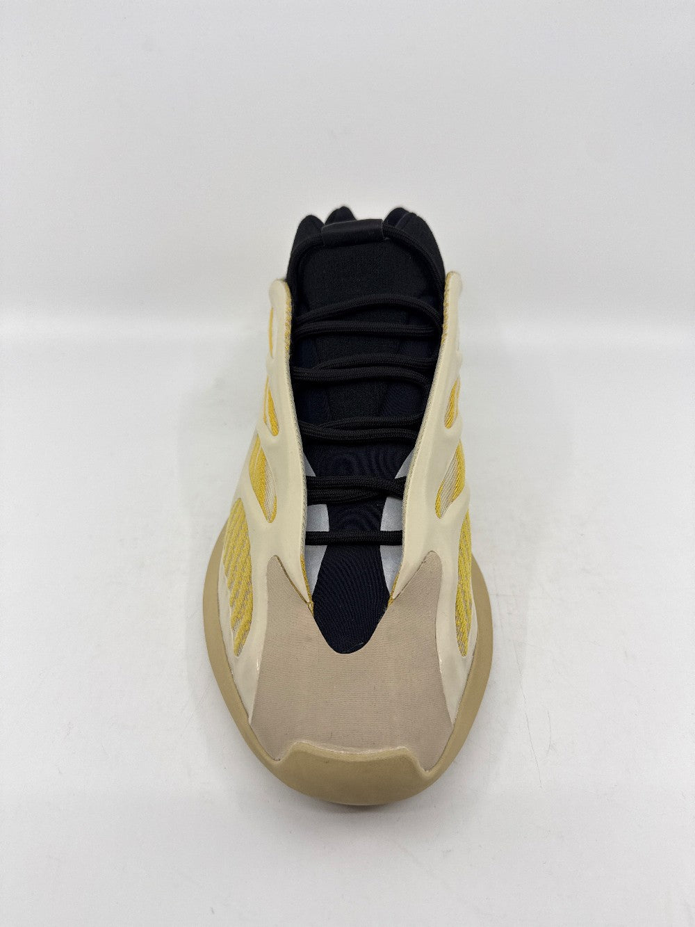*USED* YEEZY 700 V3 - SAFFLOWER|43162