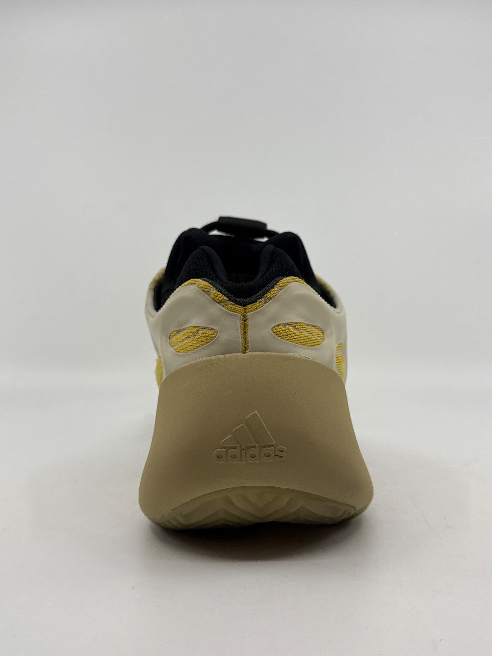*USED* YEEZY 700 V3 - SAFFLOWER|43164