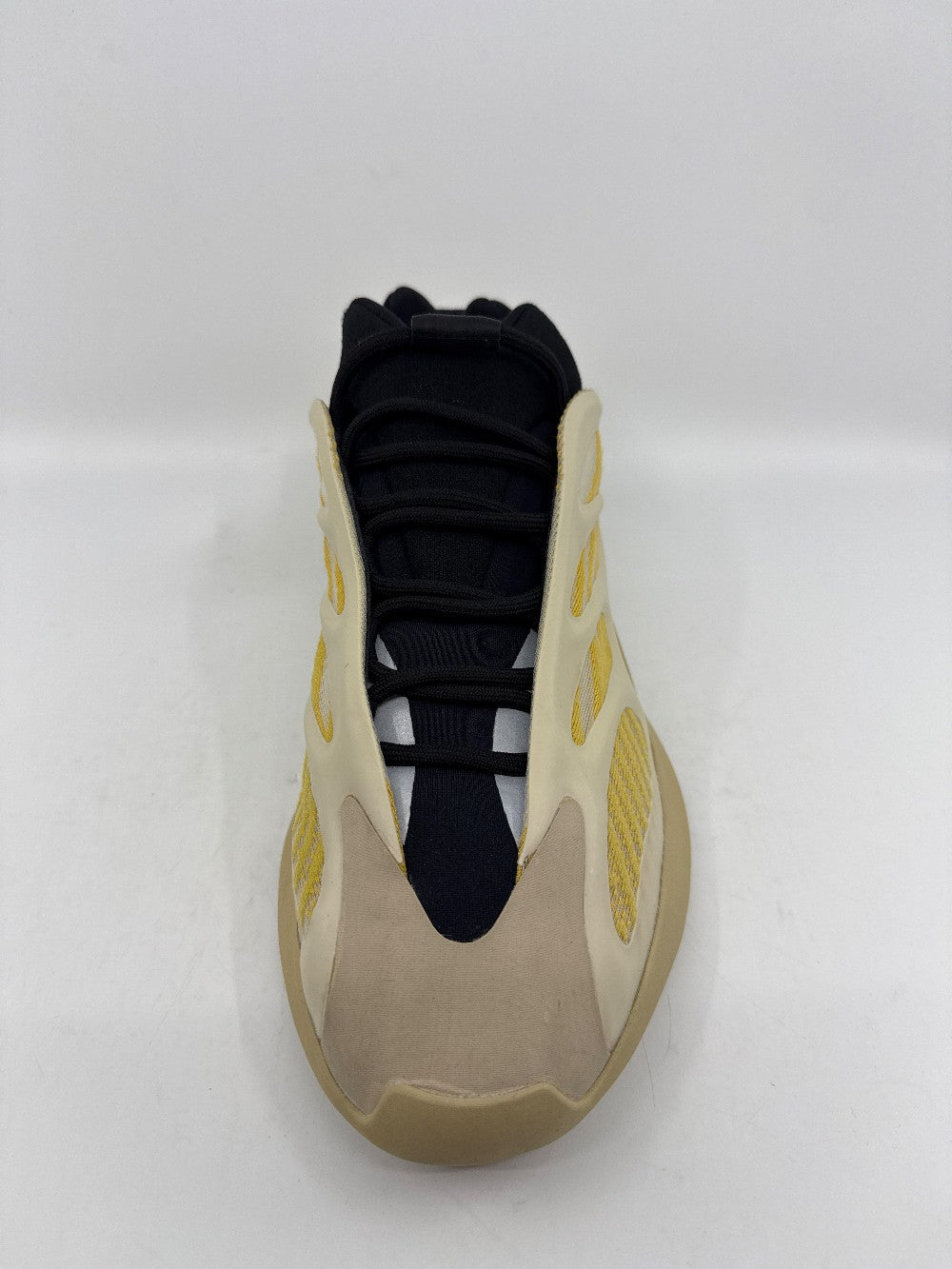 *USED* YEEZY 700 V3 - SAFFLOWER|43167