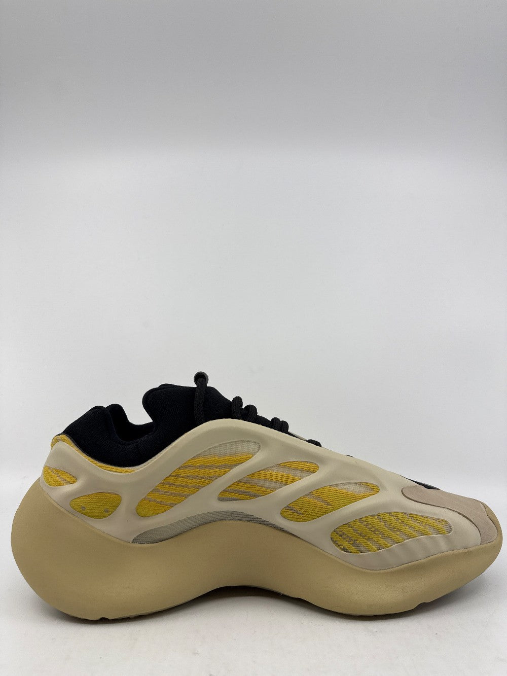 *USED* YEEZY 700 V3 - SAFFLOWER|43168