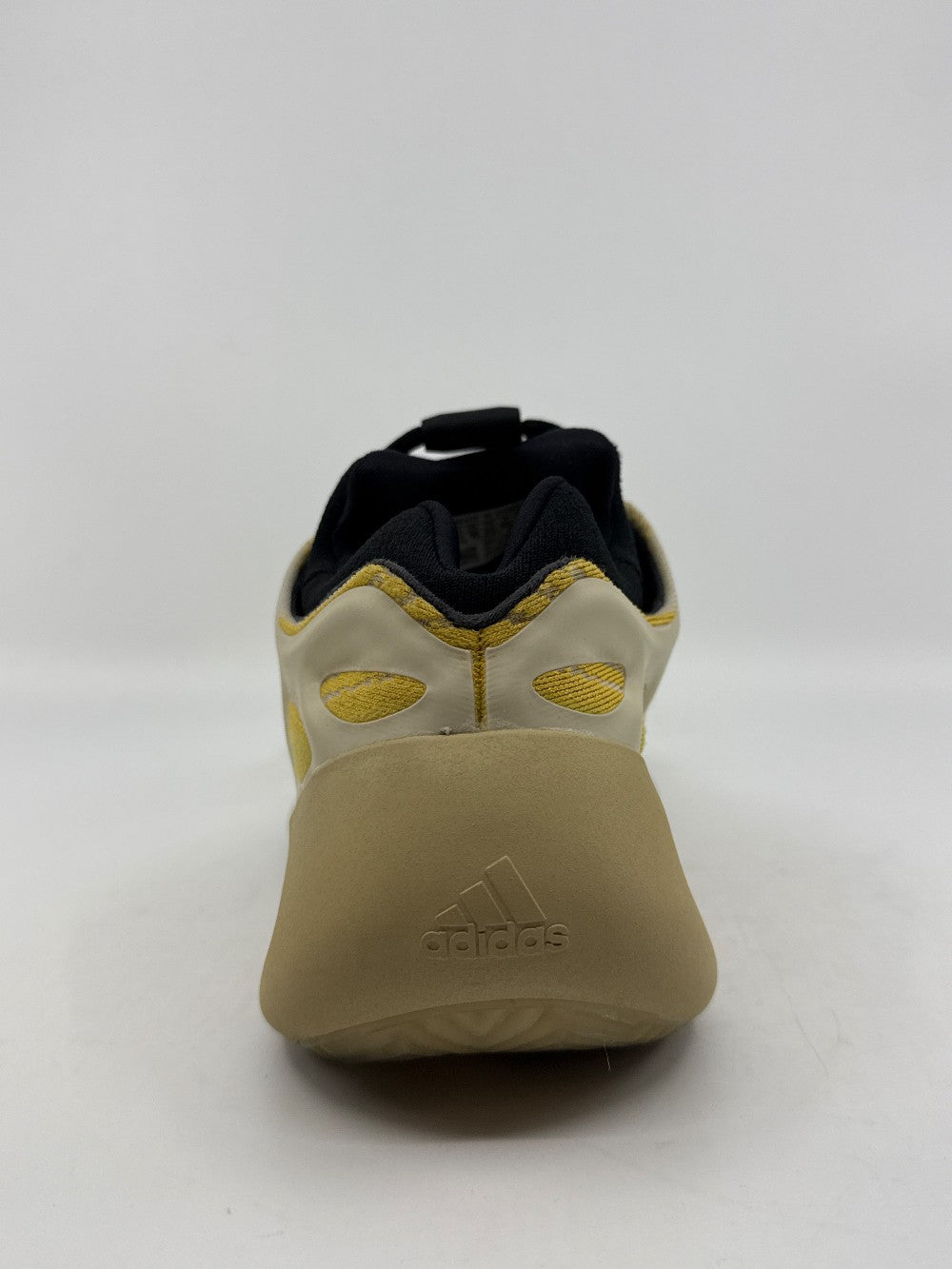 *USED* YEEZY 700 V3 - SAFFLOWER|43169