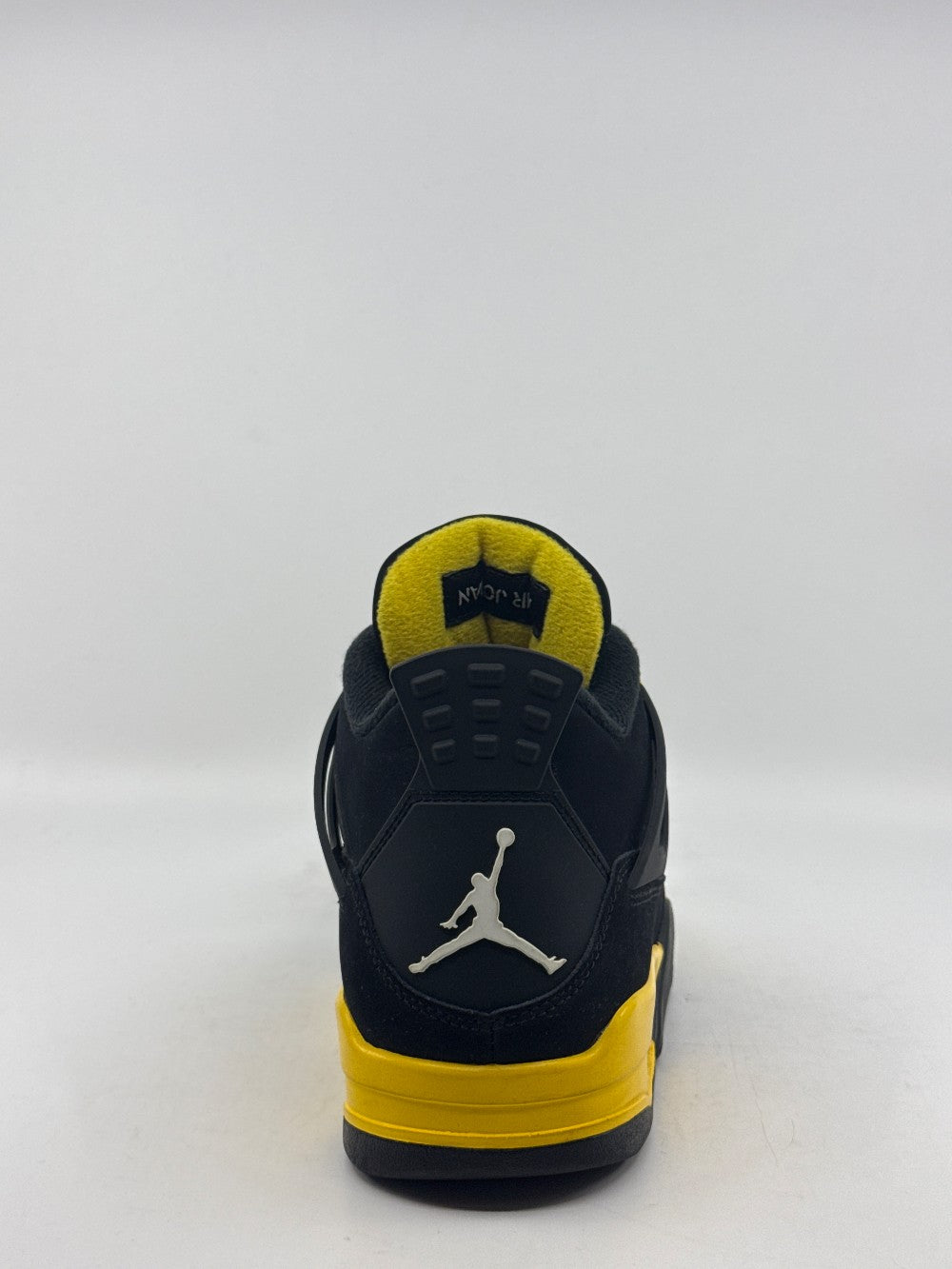 *USED* AJ 4 - THUNDER (2023)|43315