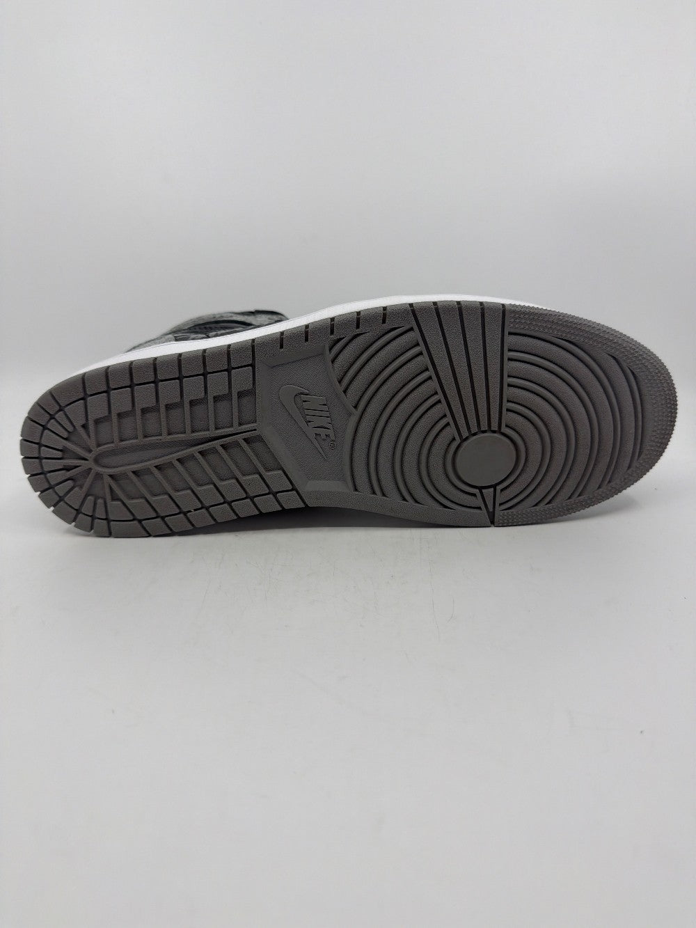 *USED* AJ 1 - REBELLIONAIRE|43838