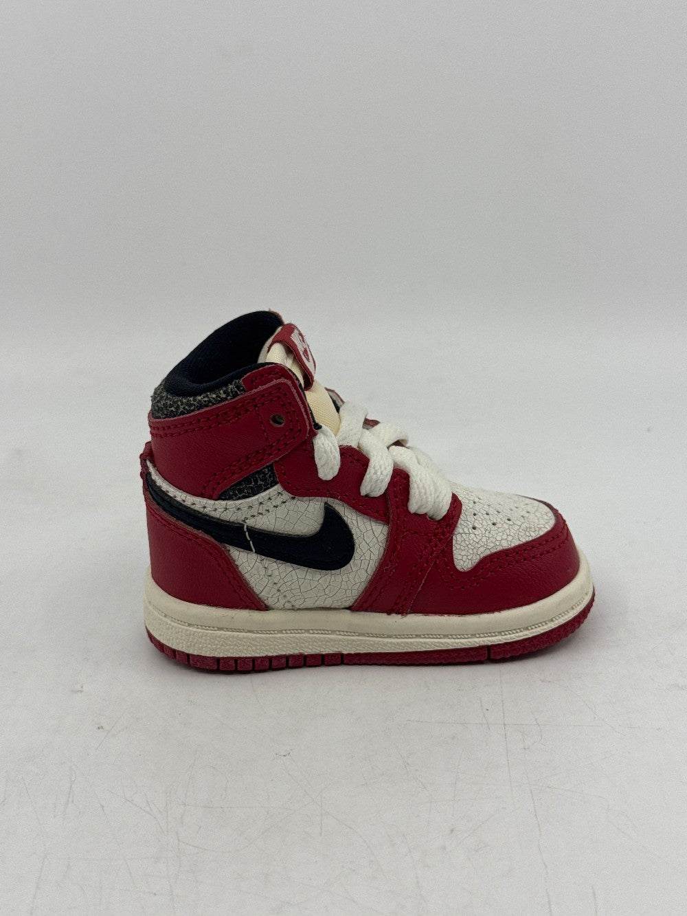 AJ 1 (TD) - CHICAGO LOST AND FOUND|44352