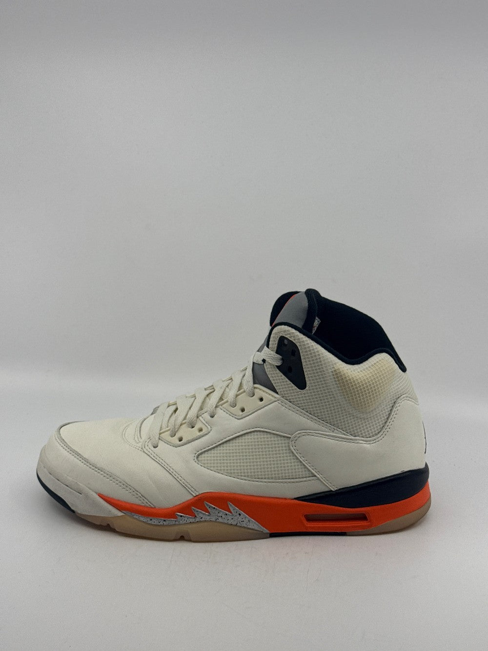 *USED* AJ 5 - SHATTERED BACKBOARD|44842