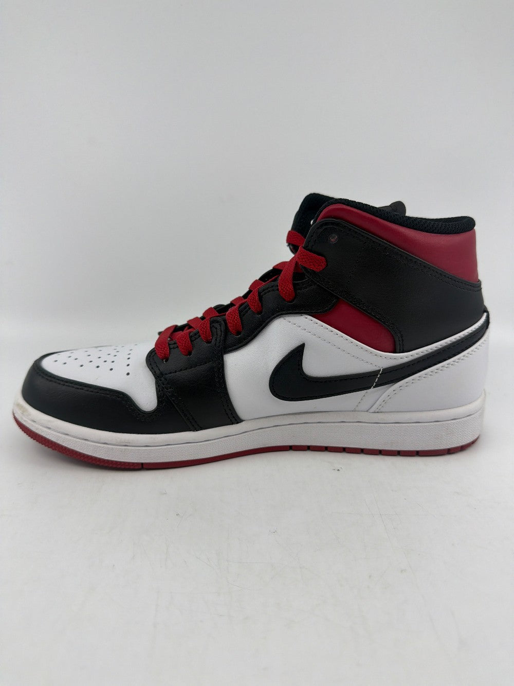 *USED* AJ 1 MID - GYM RED BLACK TOE|44870