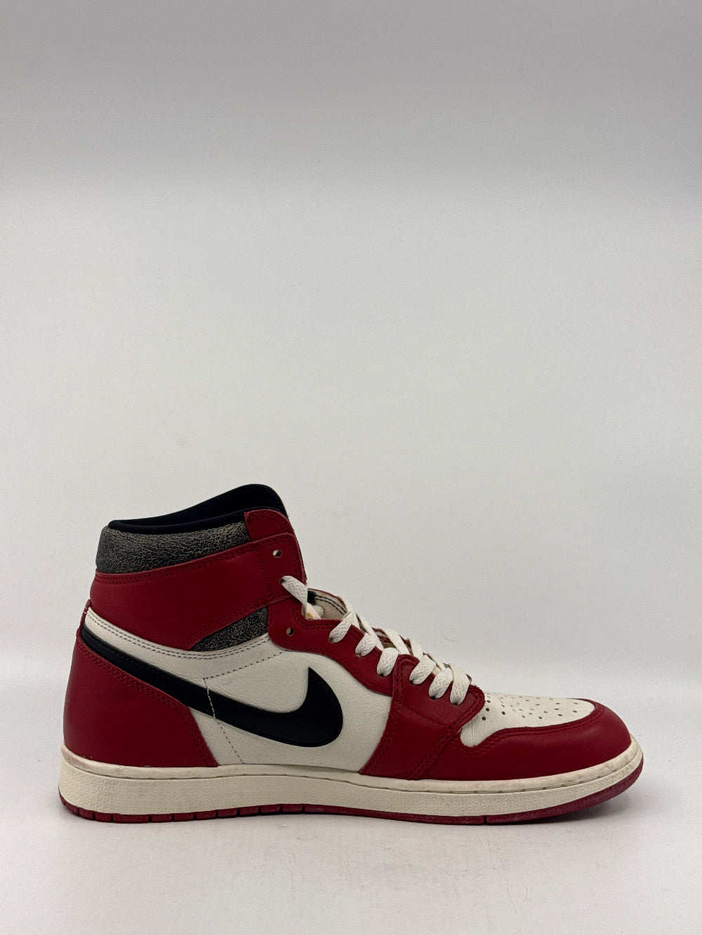 *USED/NO BOX* AJ 1 - CHICAGO LOST & FOUND|45619