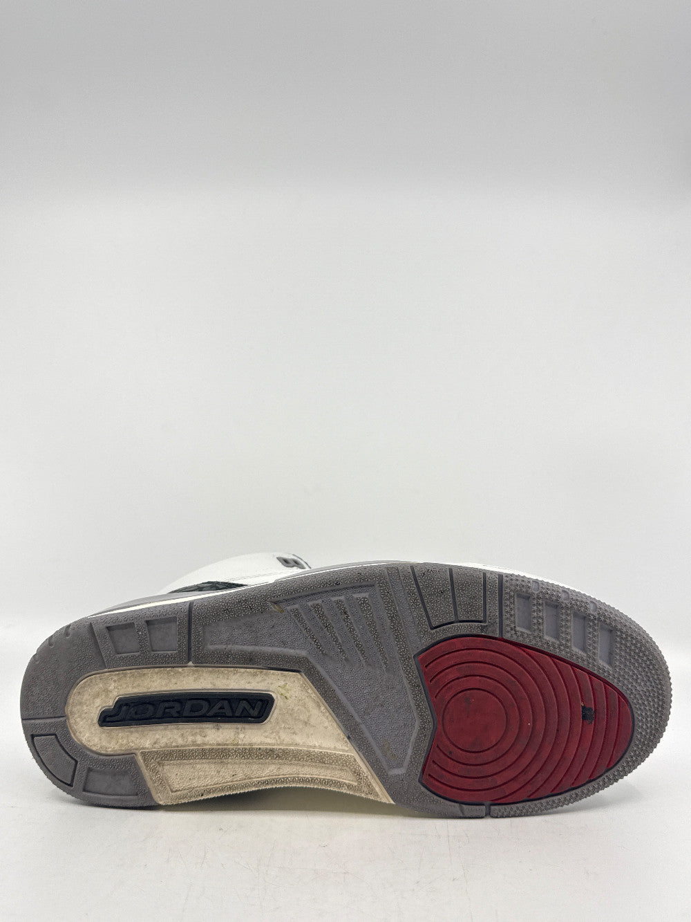 *USED* AJ 3 - CEMENT GREY|45827