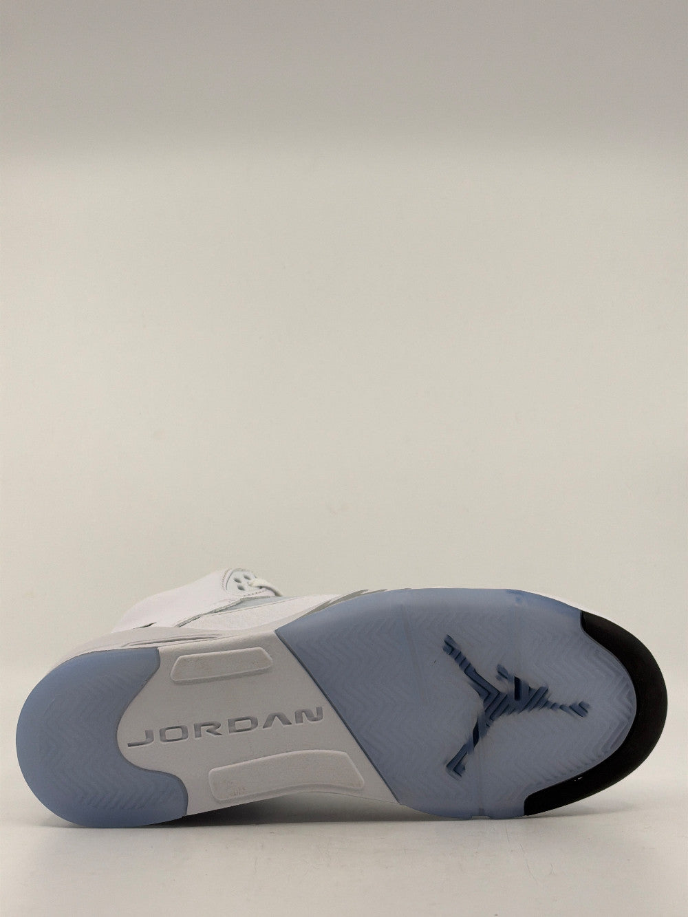 AJ 5 (GS) - WHITE METALLIC (2026)|45838