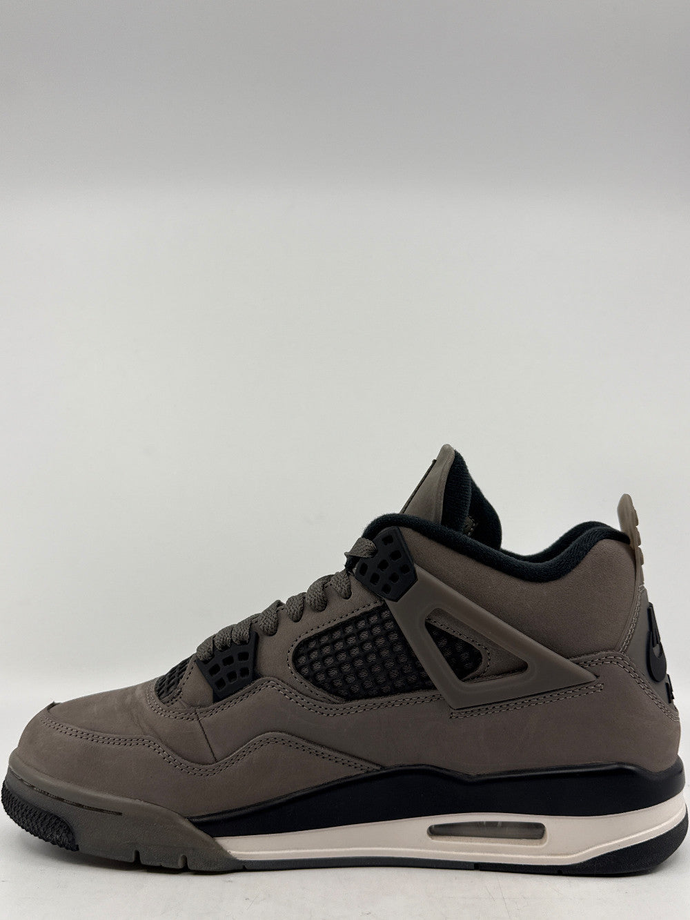 *USED* AJ 4 - CAVE STONE|46057