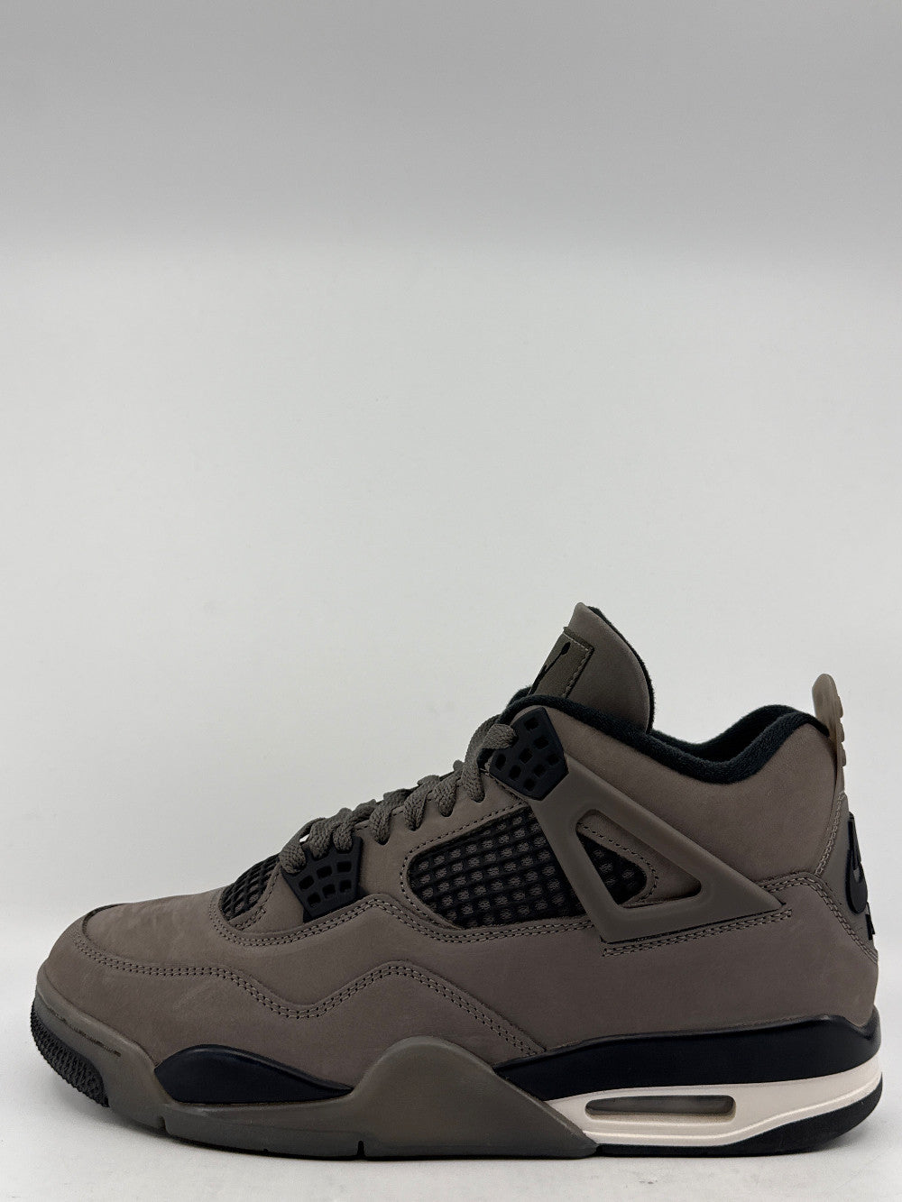 *USED* AJ 4 - CAVE STONE|46060