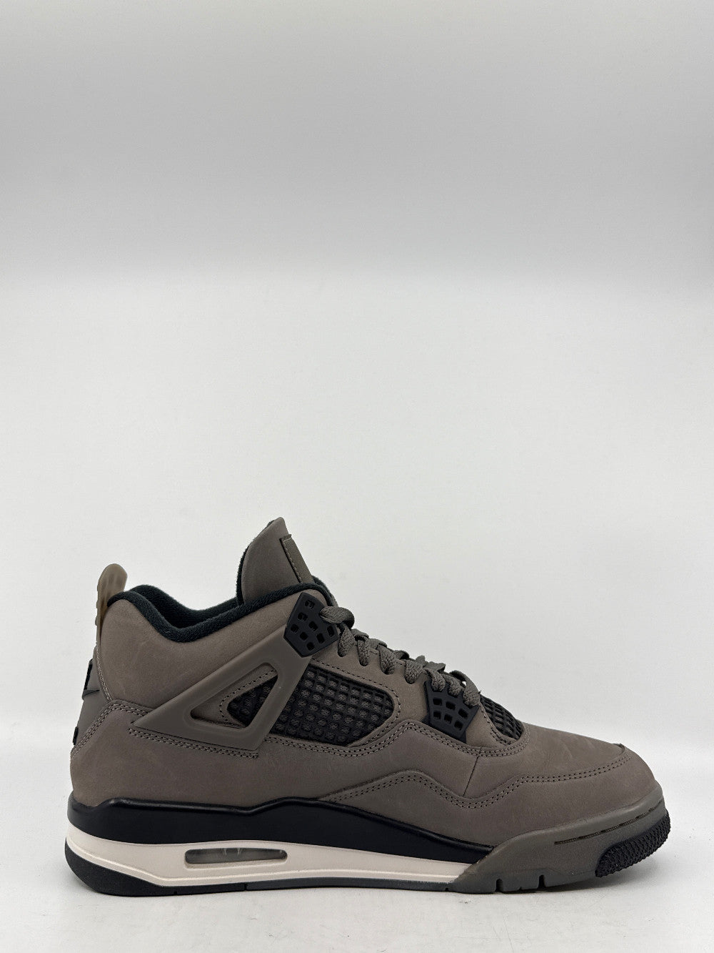 *USED* AJ 4 - CAVE STONE|46062