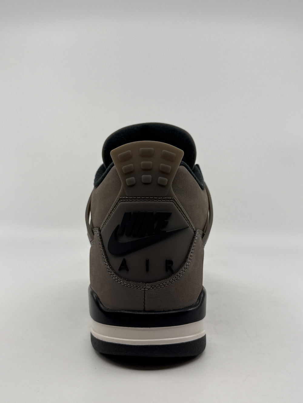 *USED* AJ 4 - CAVE STONE|46063